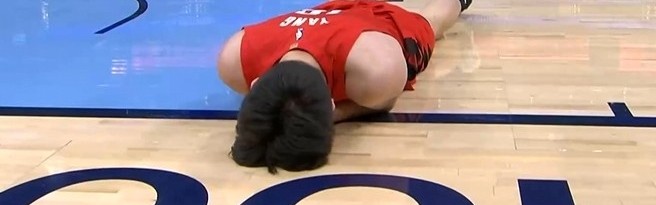 斯普利特：我对裁判做法很生气 有球员倒地总该花时间检查一下